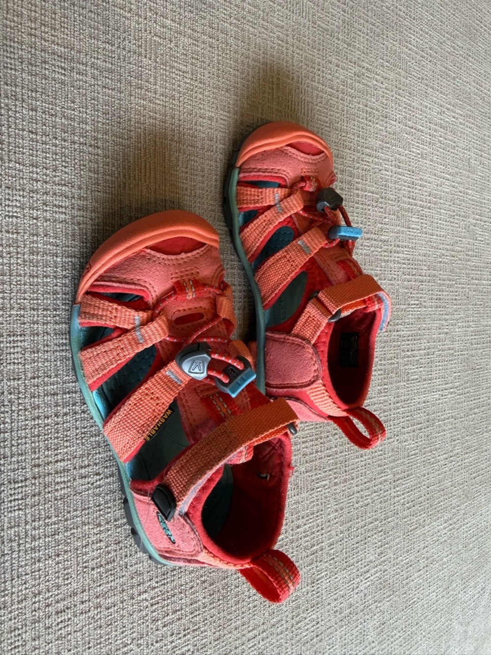 Keen Newport Girls Size 9 - Picture 2 of 8